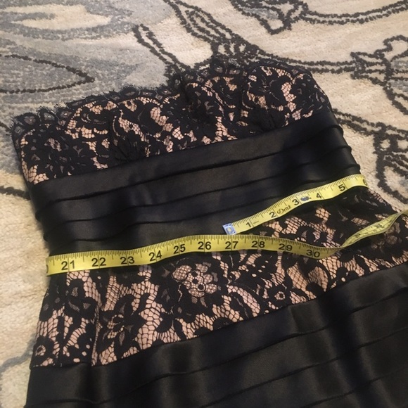 BCBG MAX AZRIA lace dress size 2P - Picture 3 of 8